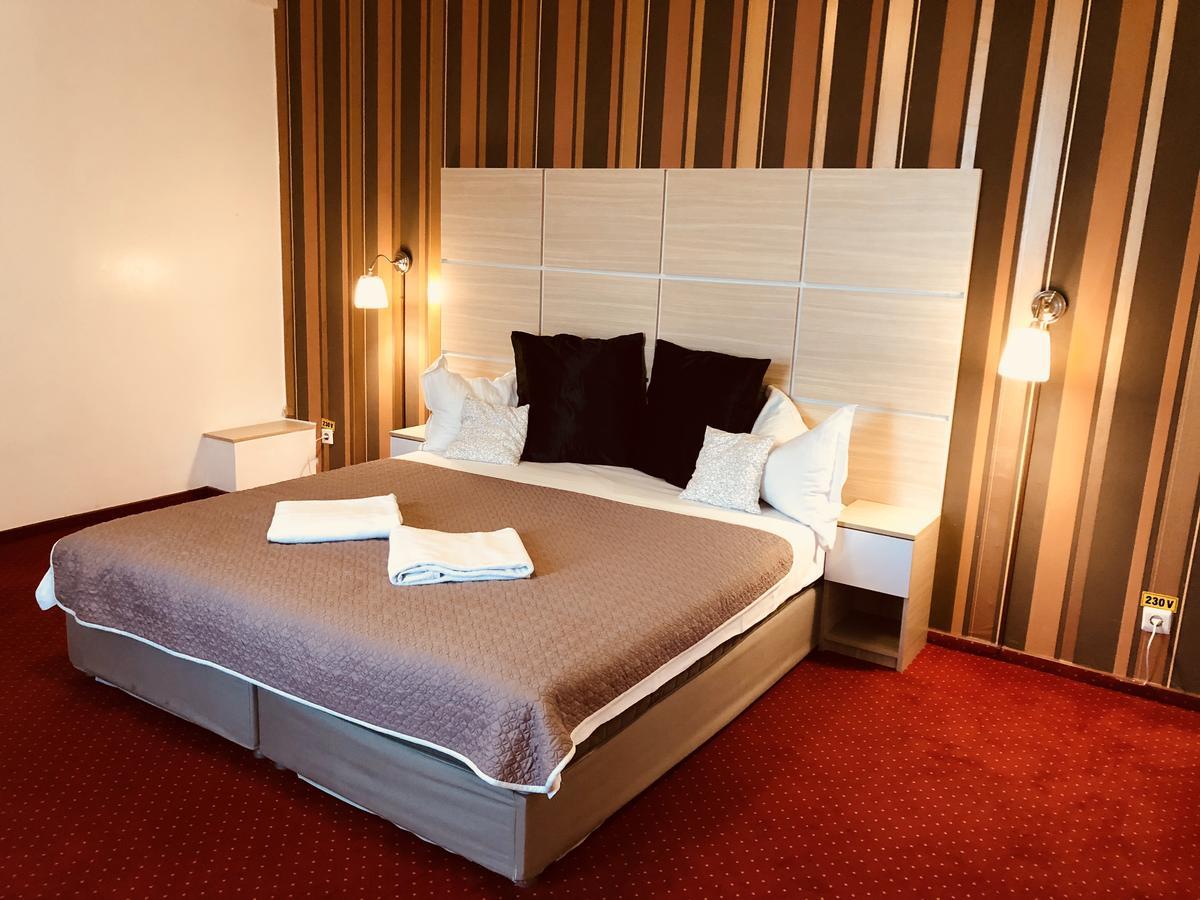Hotel Mon Caprice Bucharest Exterior photo